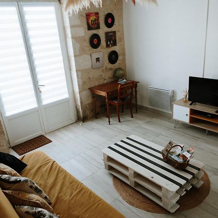 Studio De Plain-Pied Avec Terrasse Et Jardin Lägenhet Saint-Meard-de-Gurcon Exteriör bild