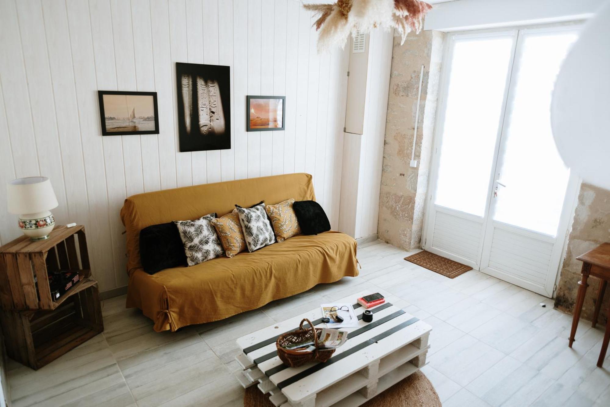Studio De Plain-Pied Avec Terrasse Et Jardin Lägenhet Saint-Meard-de-Gurcon Exteriör bild