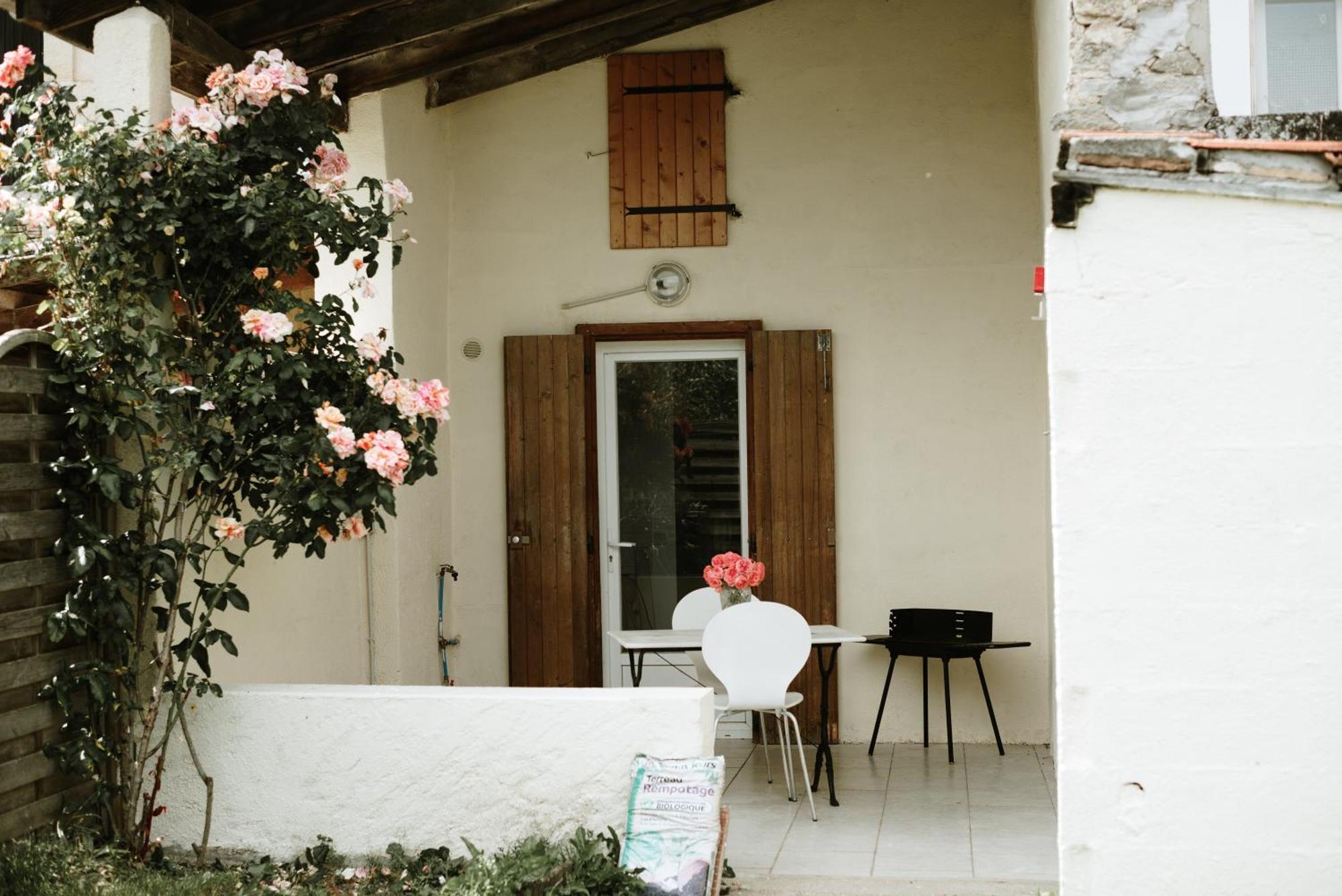 Studio De Plain-Pied Avec Terrasse Et Jardin Lägenhet Saint-Meard-de-Gurcon Exteriör bild